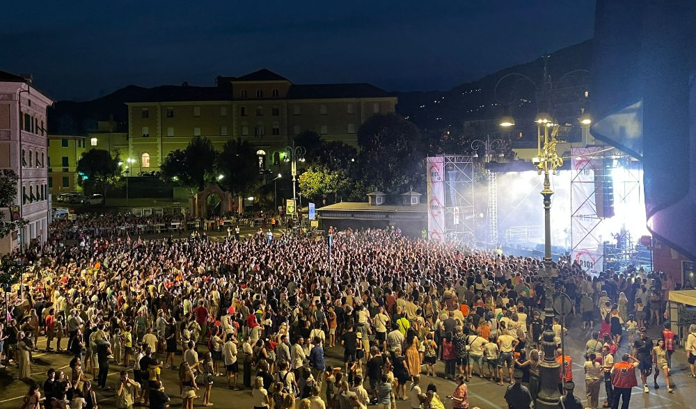 Mr. Rain e the Kolors, Rapallo in concerto presa d’assalto dai fans