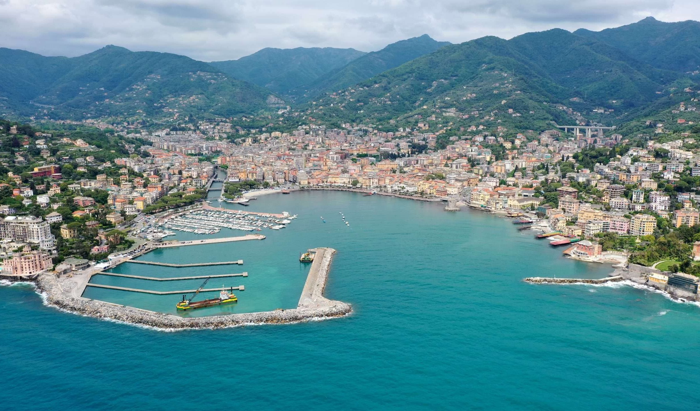 Ognissanti in Liguria, Rapallo invasa dai turisti. Il sindaco: 