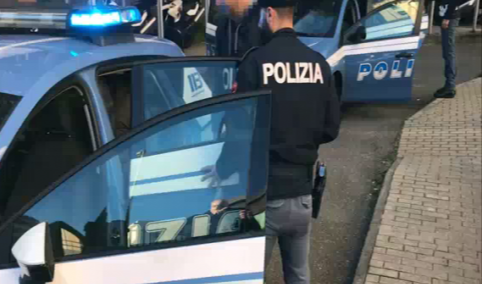  Rapallo, pusher ubriaco reagisce ai poliziotti: arrestato
