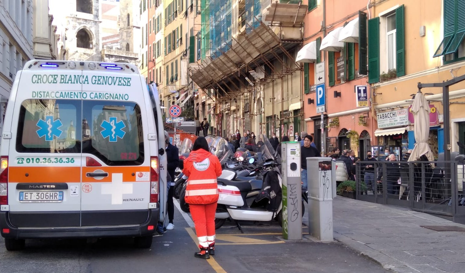 Genova, rapina con sequestro di persona in tabaccheria del centro