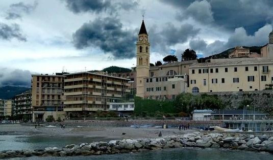 Meteo in Liguria, inizio settimana con nuvole e pioggia