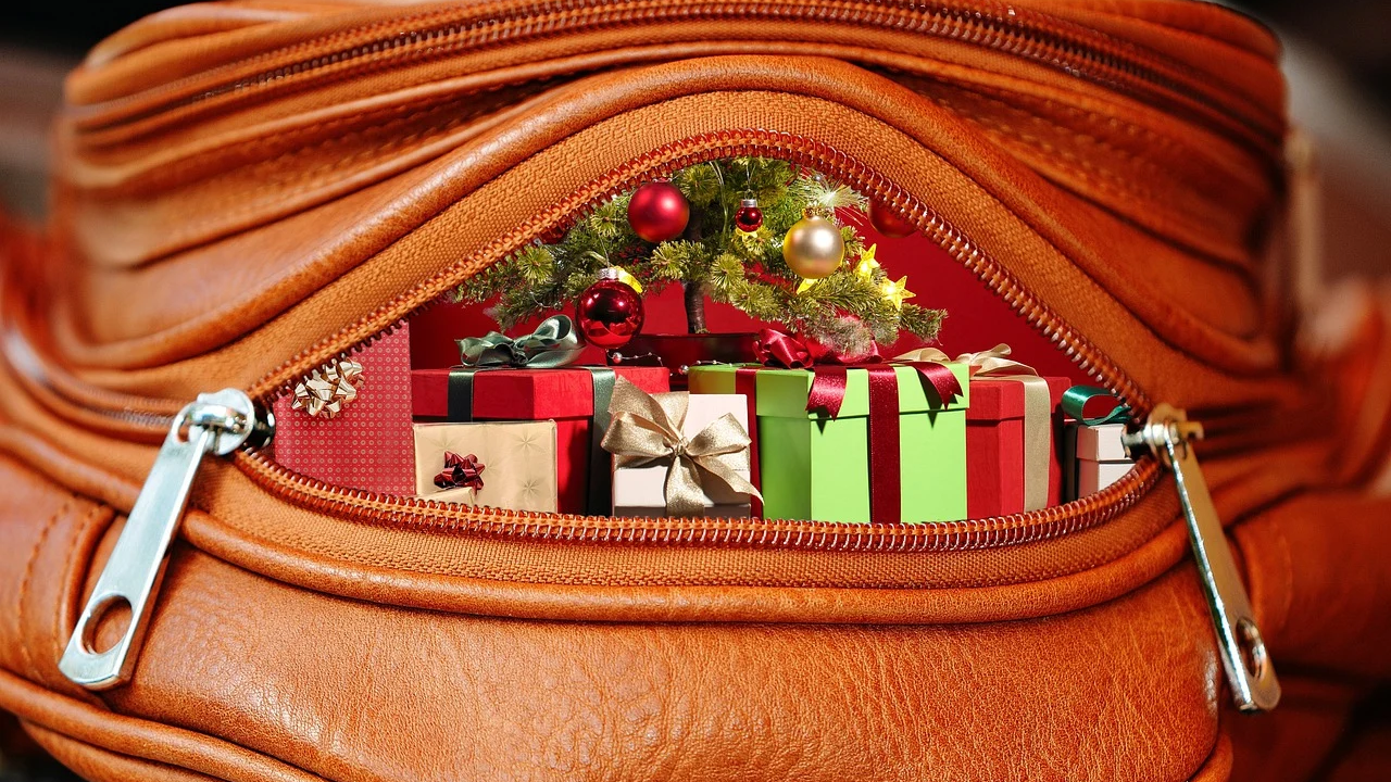 Natale, acquisti a gonfie vele: si comprano regali per il freddo