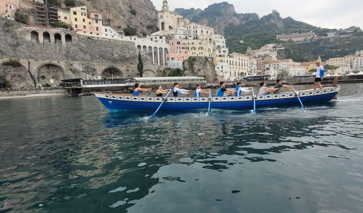 Regata delle Repubbliche Marinare, si affilano i remi. Primocanale in diretta questo weekend da Amalfi