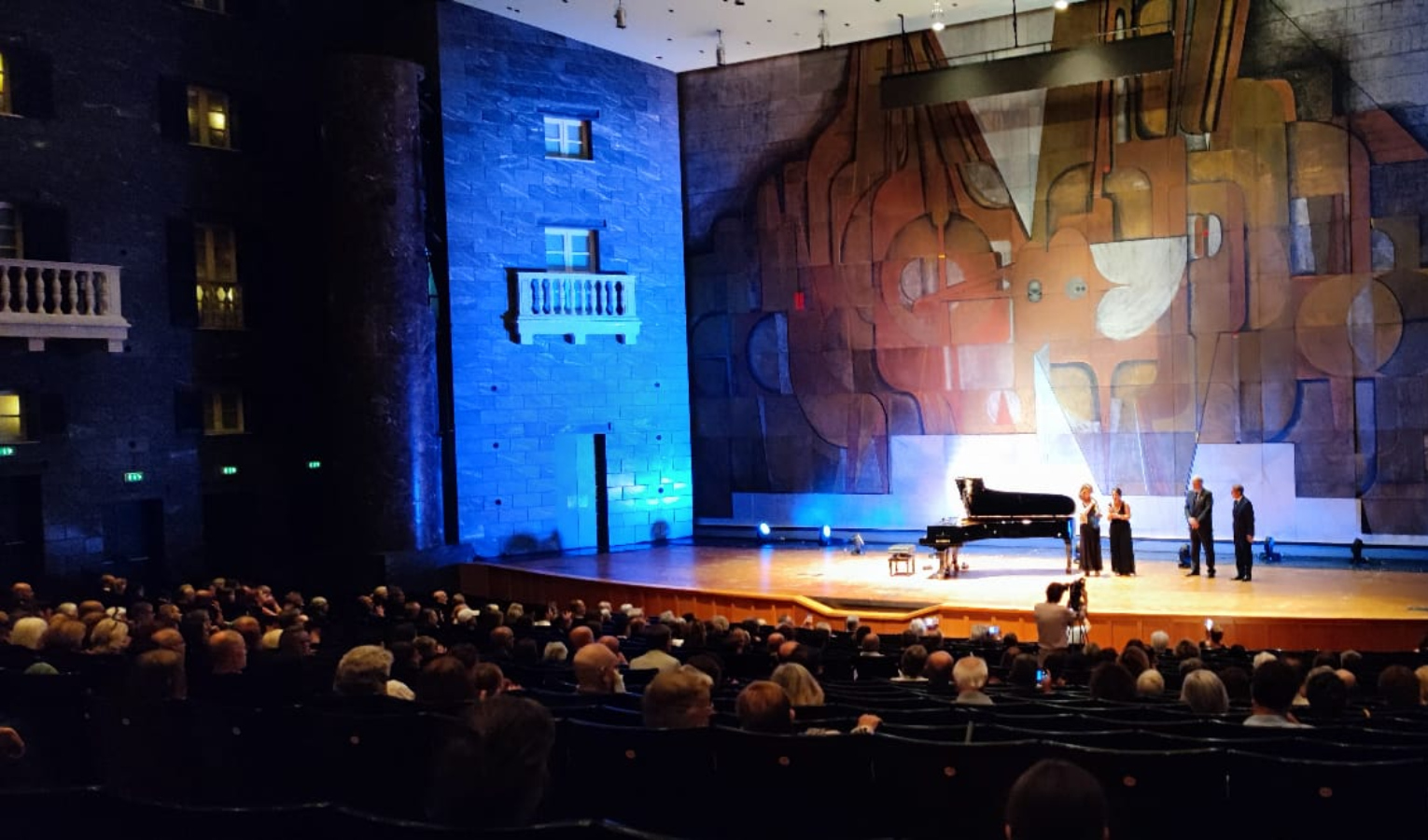 Sala piena al Carlo Felice per il concerto per le vittime del ponte Morandi