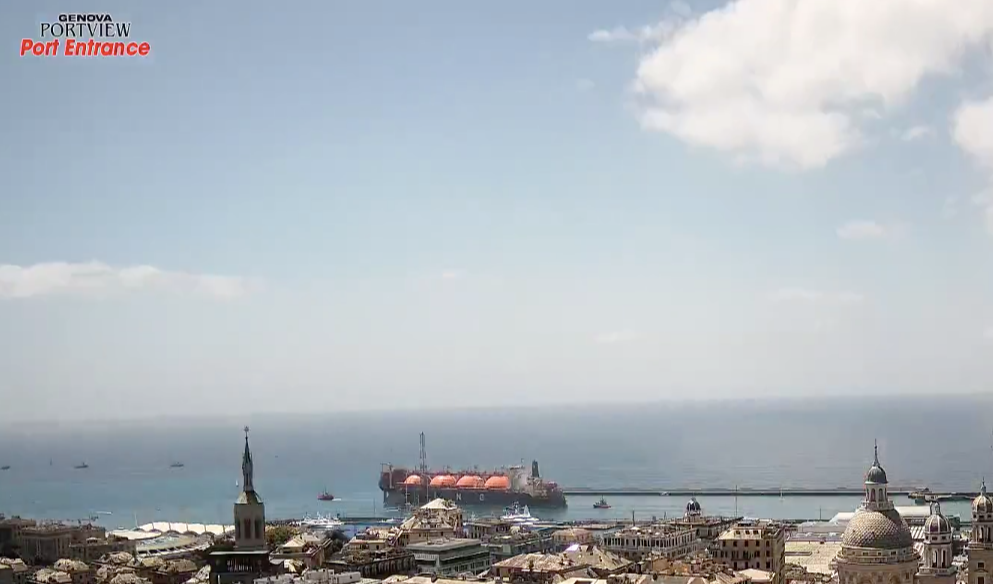 Il rigassificatore lascia Genova - Le immagini delle nostre webcam Portwiew