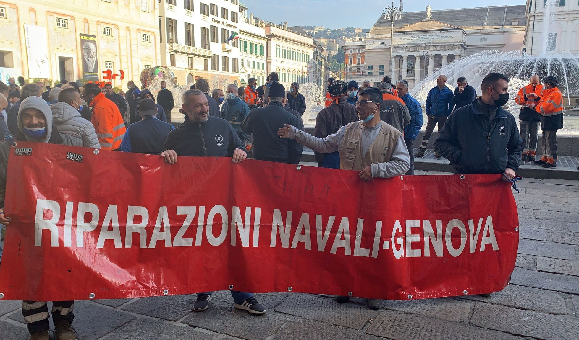 Genova, operai riparazioni navali in piazza contro chiusura Wartsila di Trieste