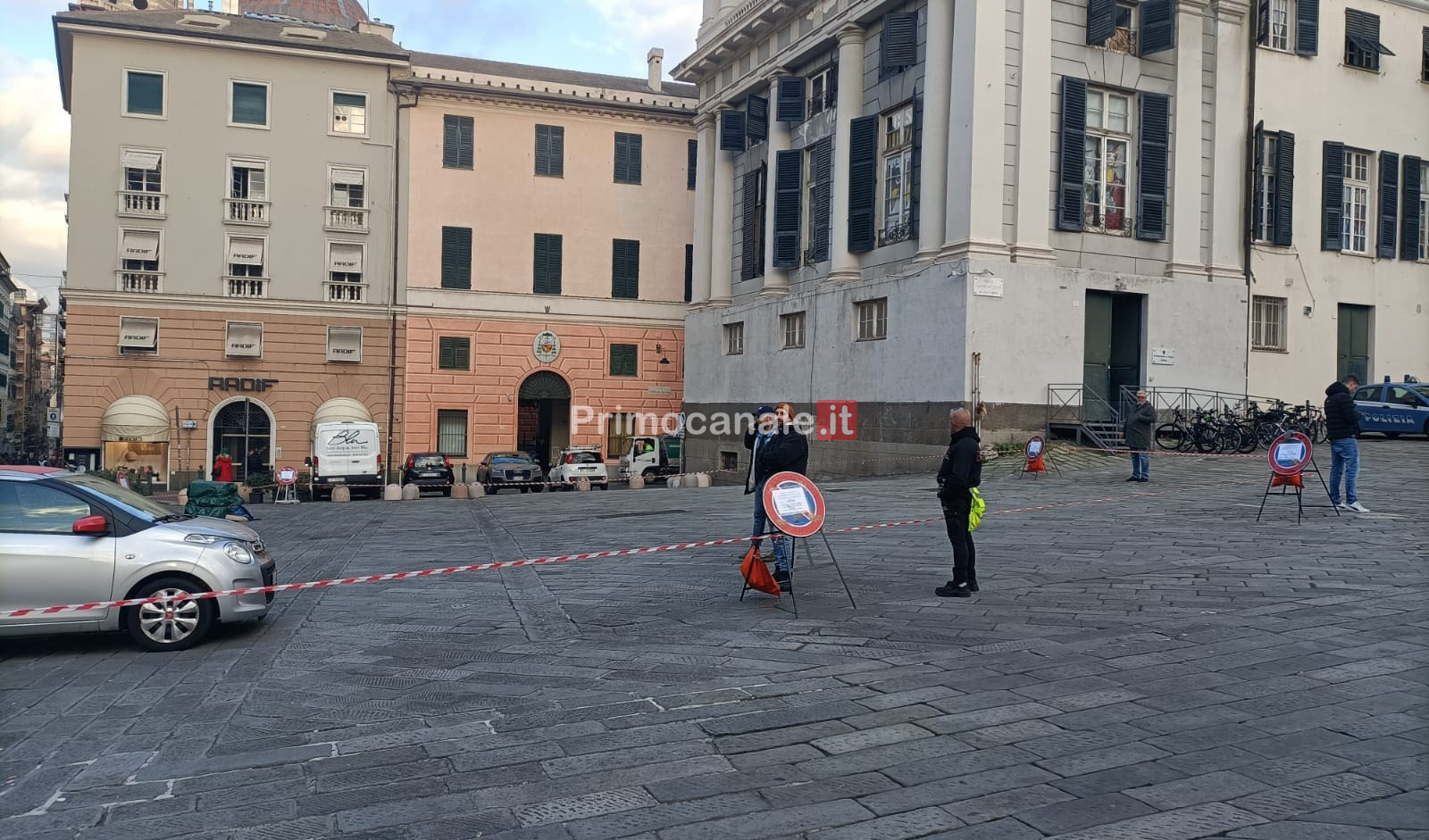 Genova, piazza Matteotti transennata per le riprese di Blanca