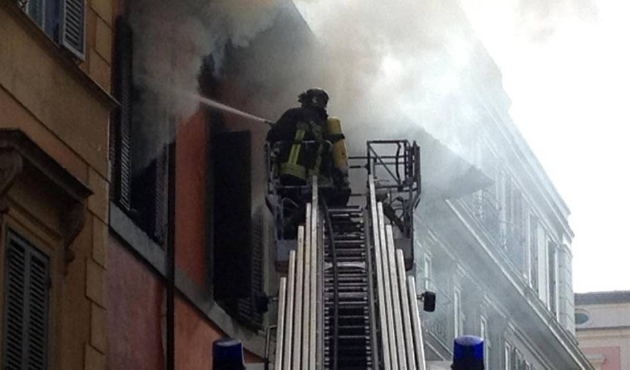 Savona, fiamme in due reparti dell'ospedale di Pietra Ligure: pazienti evacuati