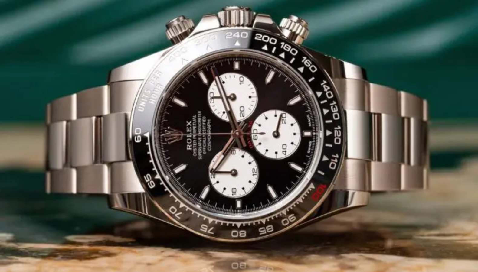 Rolex falso e conto non pagato: finto avvocato denunciato per ricettazione