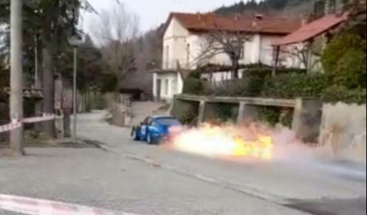 Porsche a fuoco al Rally di Arezzo 