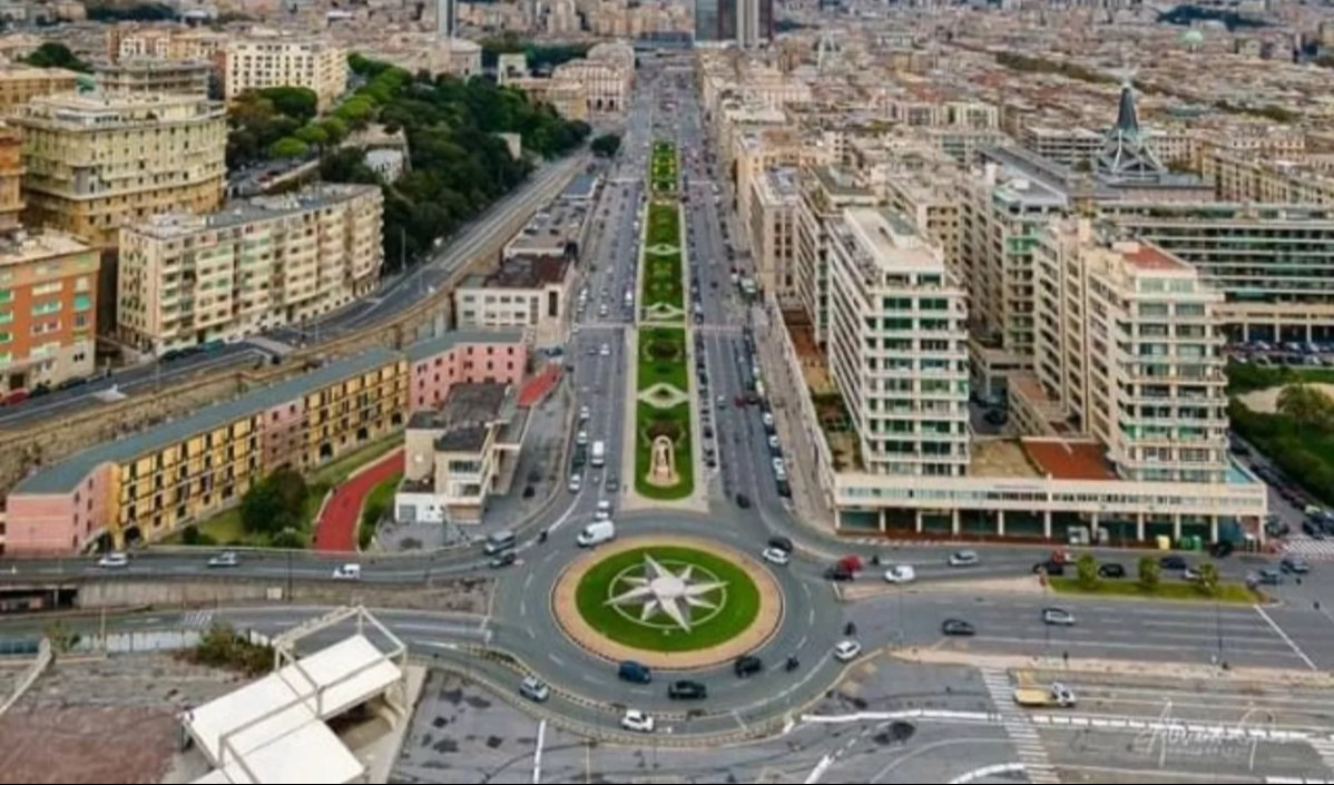 La rotonda all'ingresso della Sopraelevata alla Foce a Genova