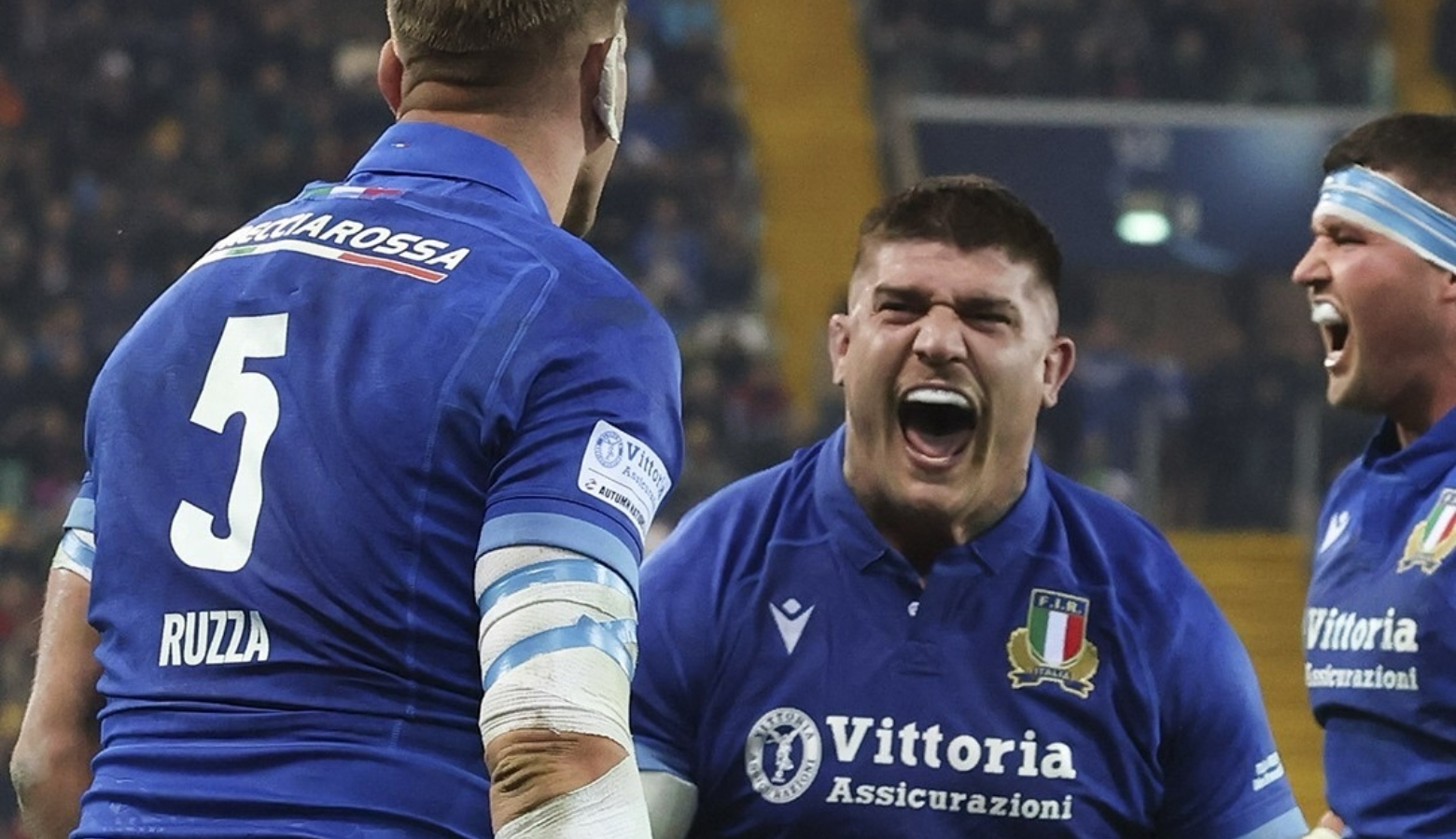 L'Italia del rugby scende in campo al Ferraris Giocatori di rugby urlanti