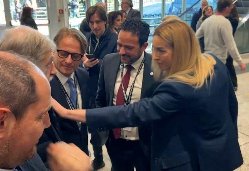 Incontro ravvicinato tra Marco Bucci e Silvia Salis Il presidente della Liguria Bucci e la candidata del centrosinistra Salis