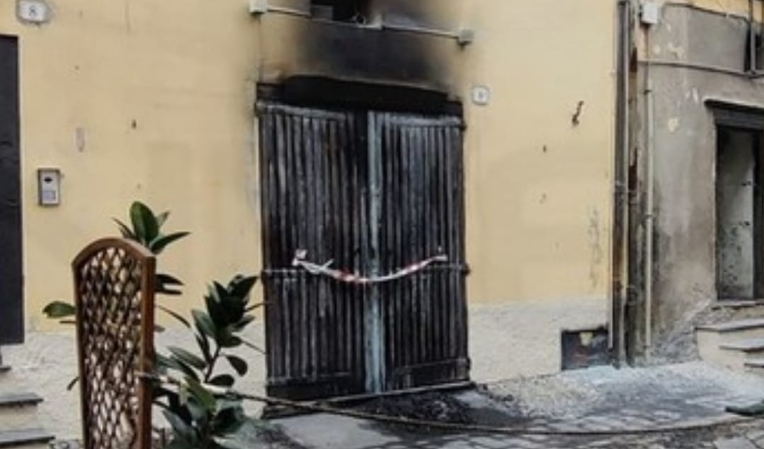 Taggia: attentato incendiario in una salumeria