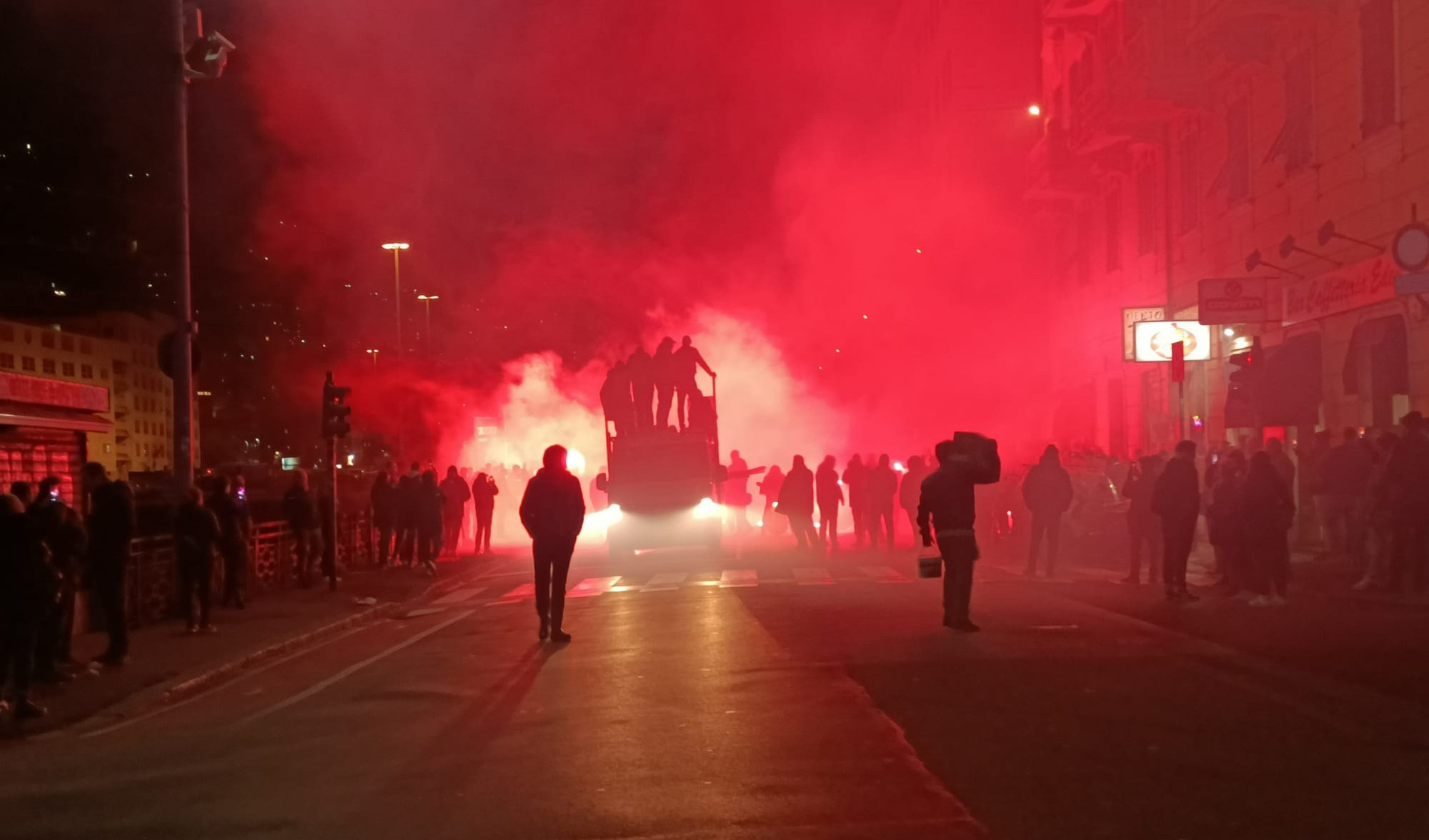 Sampdoria, corteo dei tifosi: cori contro Ferrero e Garrone