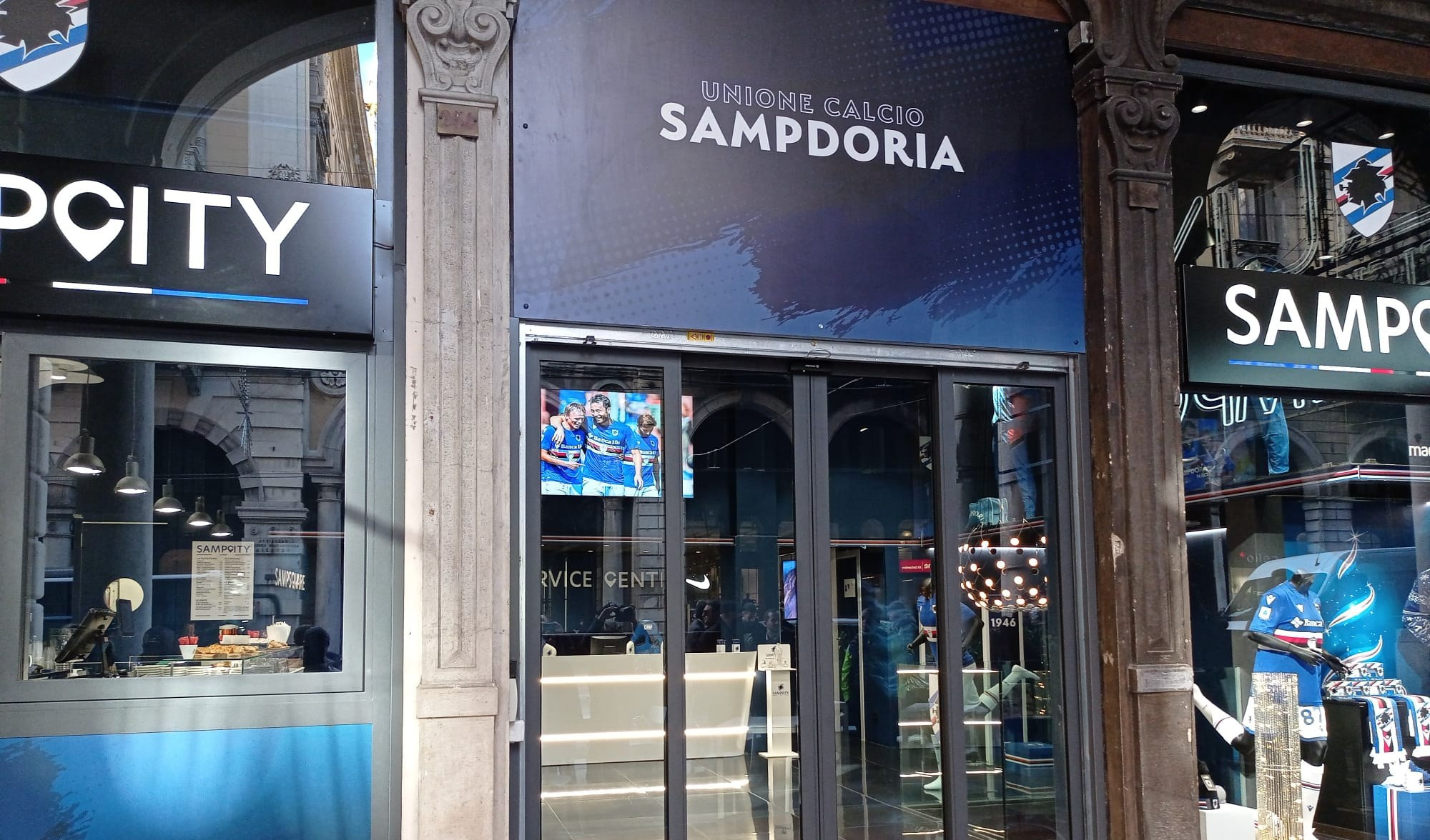 Samp City, inaugura il nuovo punto a tre piani nel cuore di Genova per i tifosi blucerchiati