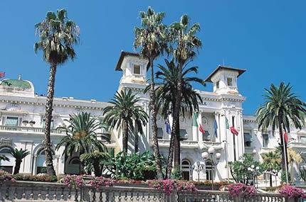Anche Sanremo riconosce i figli di coppie di donne ma scoppia la polemica
