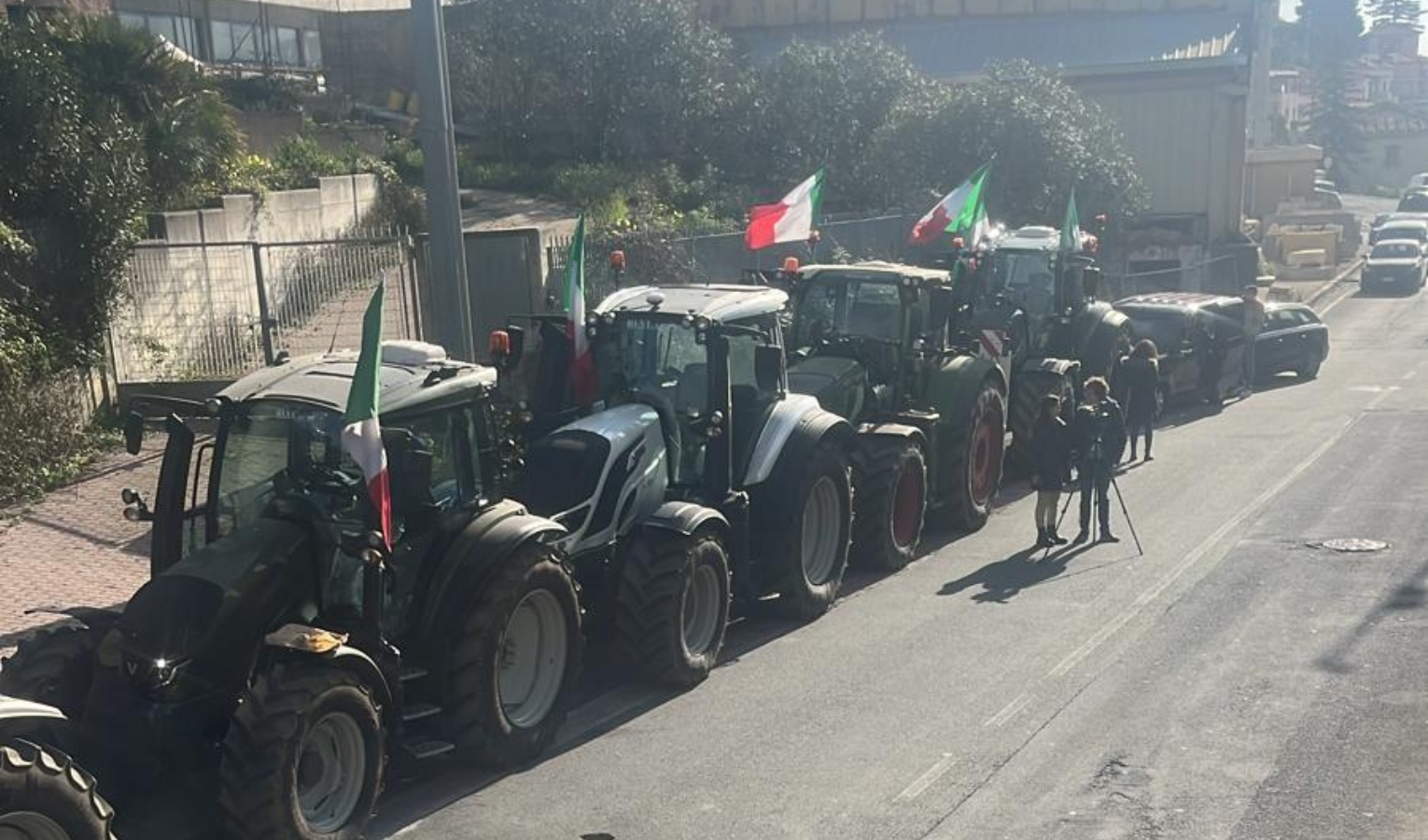 Sanremo, Amadeus legge la lettera degli agricoltori sul palco dell'Ariston