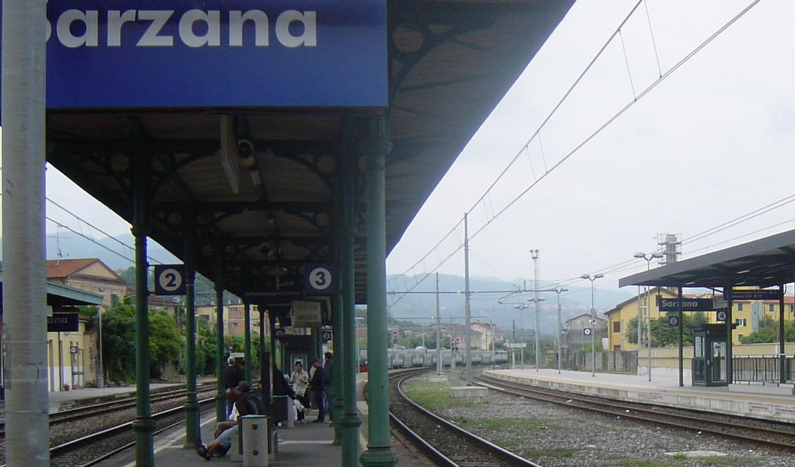  Sarzana, mamma quarantenne trovata morta nel bagno della stazione