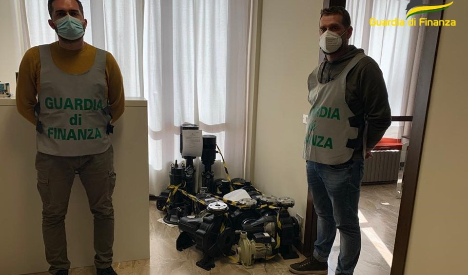 Savona, vendono prodotti con finto marchio 'Made in Italy': arrestati imprenditori