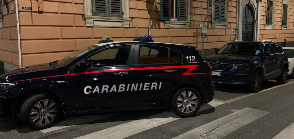Turista cade nella tromba delle scale di un B&B: ringhiera cede al quarto piano