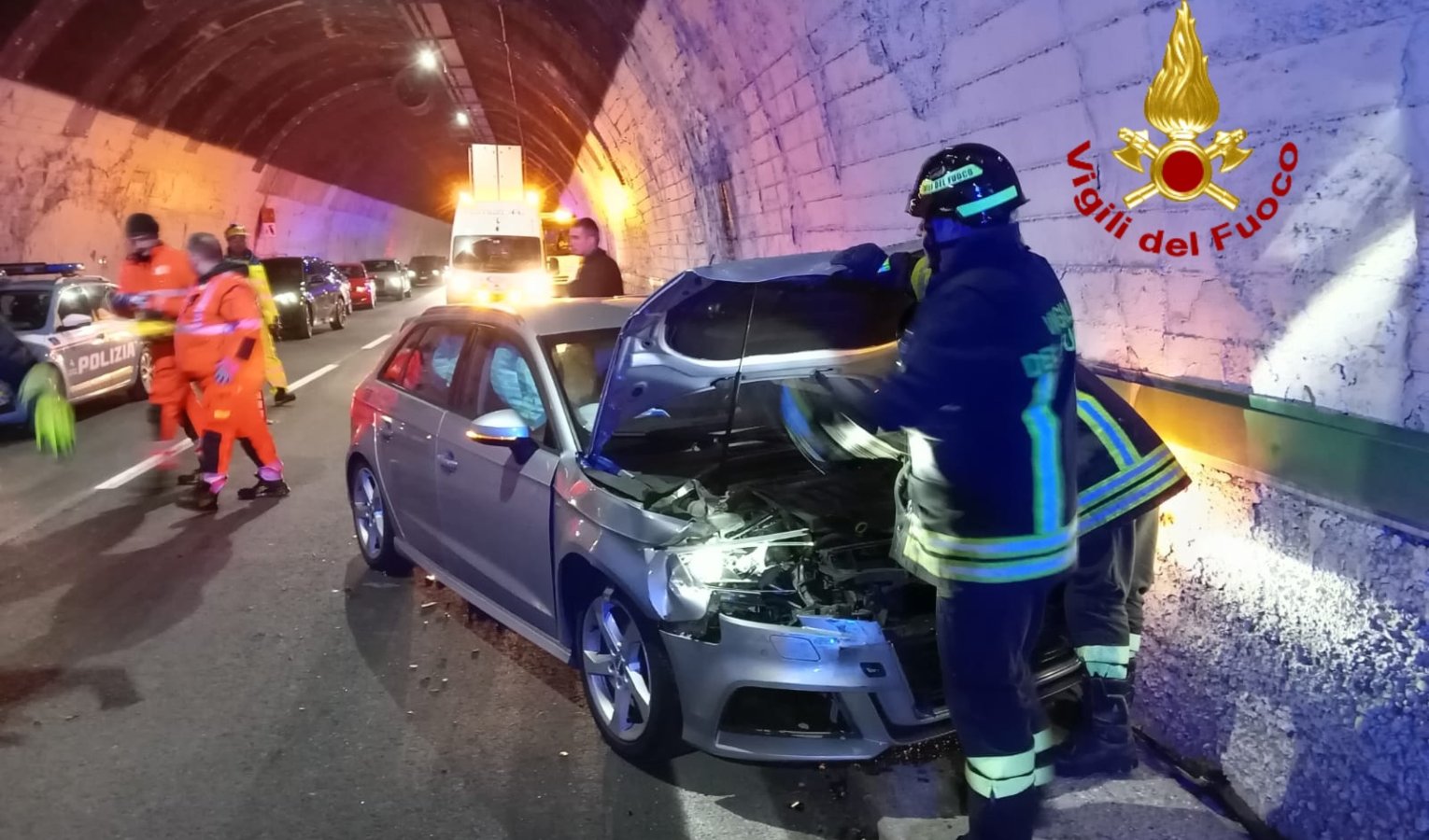 Auto contro un muro