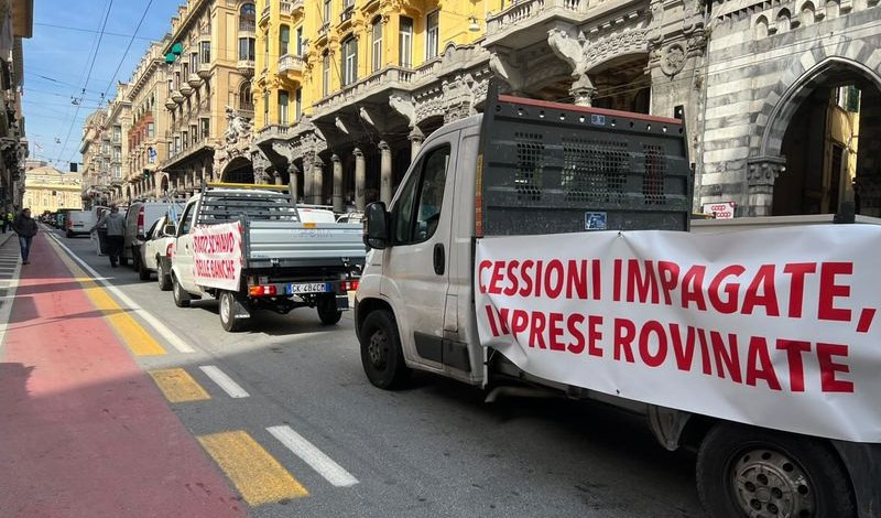 Superbonus, edili in strada con i mezzi: Genova a rischio paralisi