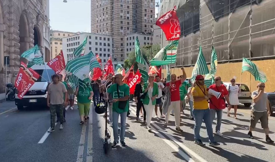 Sciopero vigilanza privata, a Genova corteo di 200 lavoratori chiedono il rinnovo del contratto