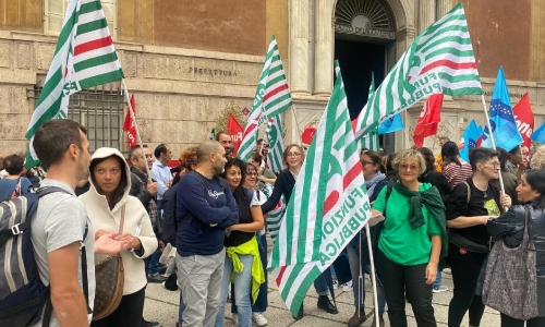 Sanità privata, lavoratori in presidio davanti alla prefettura di Genova