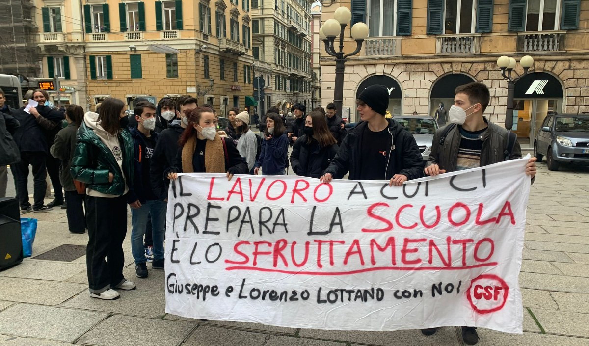 Genova, studenti in corteo contro scuola-lavoro