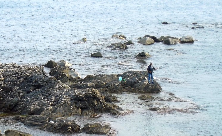 Tragedia a Vesima, 30enne trovato morto sugli scogli