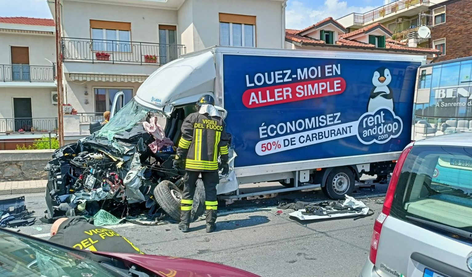Bordighera, scontro camion autobus: 9 feriti