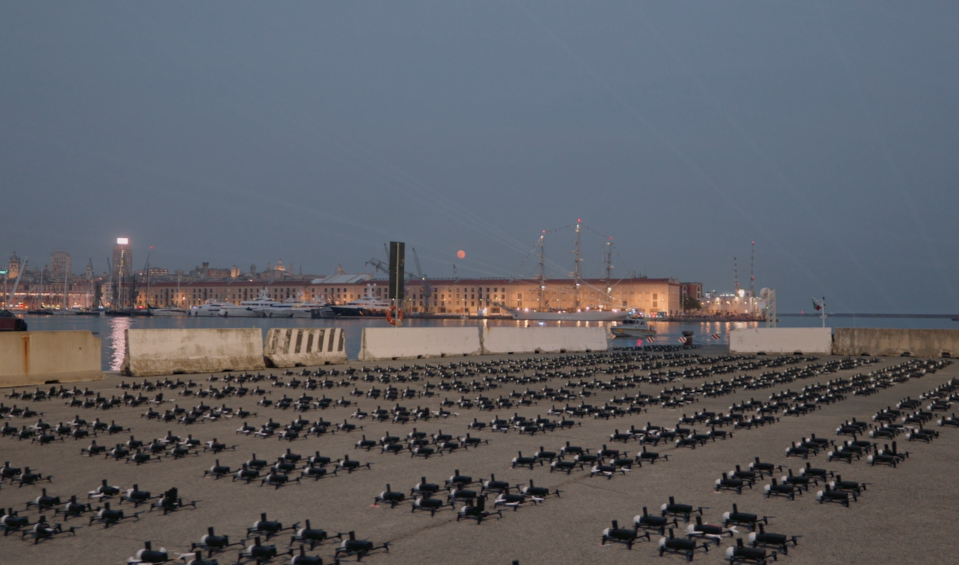 Drone show, come nasce la magia: il video del backstage