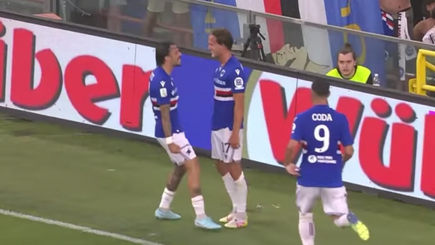Alcuni calciatori in campo 