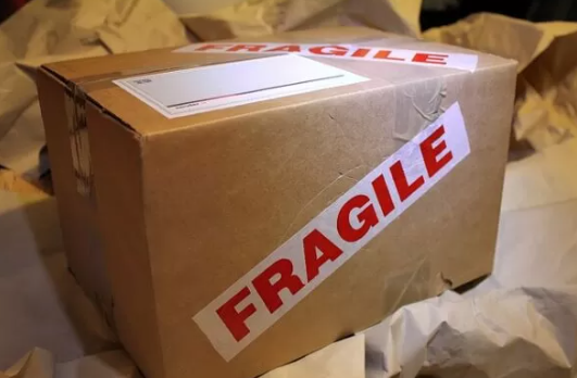 Pacco con ordigno bellico inviato a un'azienda: indagini in corso