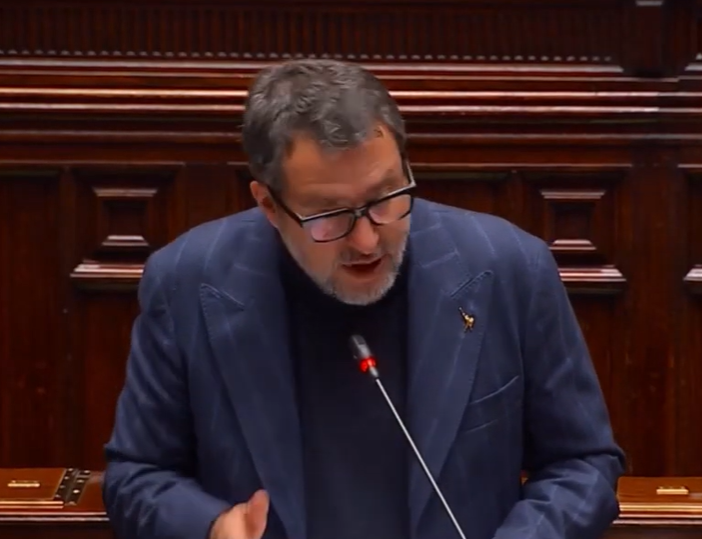 Voli Genova-Roma a 800 euro, Salvini: