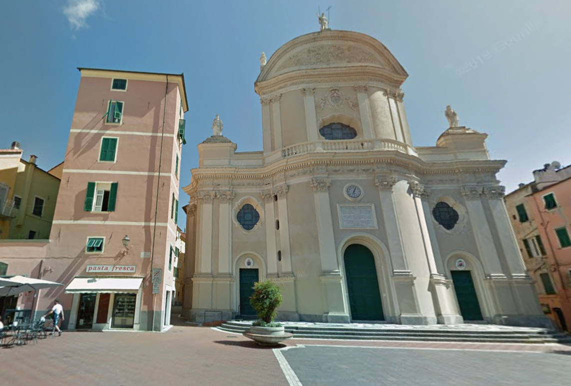 Parroco preso a schiaffi da un fedele che fuma in chiesa