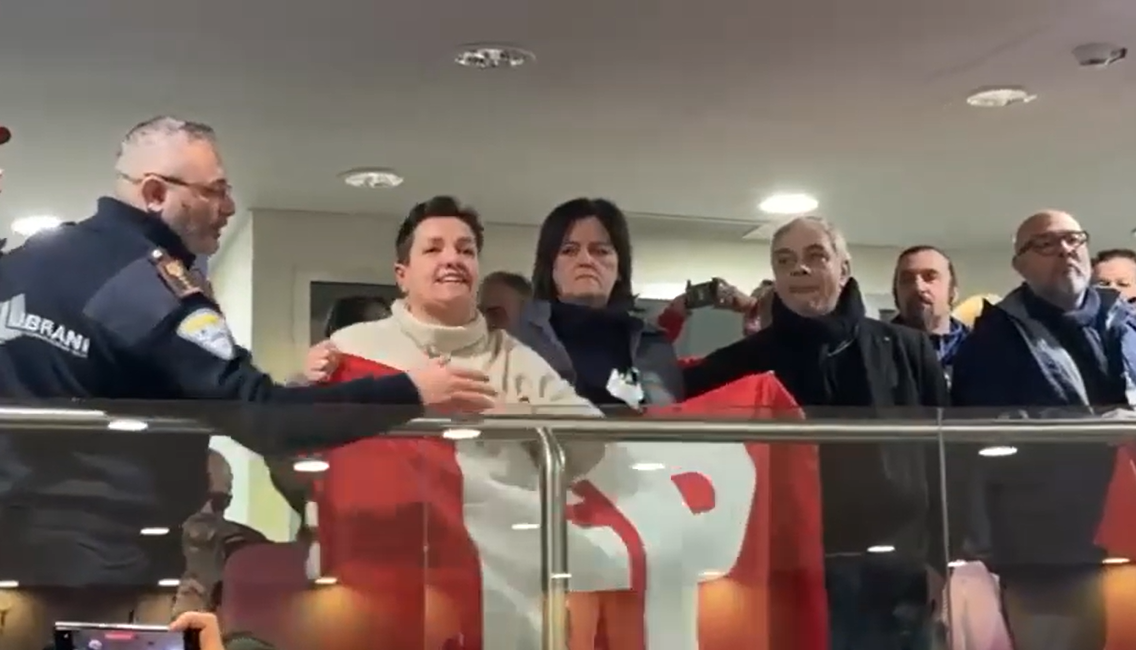 Riforma della sanità in Liguria, scoppia il caos in consiglio regionale: seduta sospesa