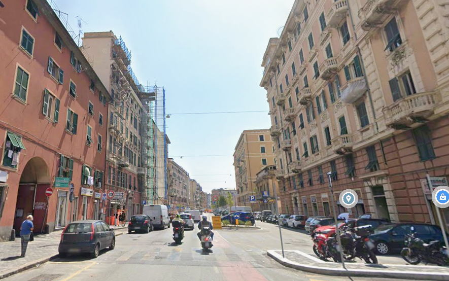 Danni strutturali a un edificio in via Sampierdarena, 12 evacuati