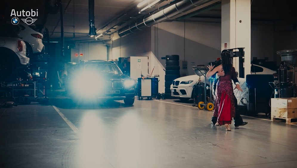 La piazza di Primocanale: l'inedito tango in un'officina di una concessionaria