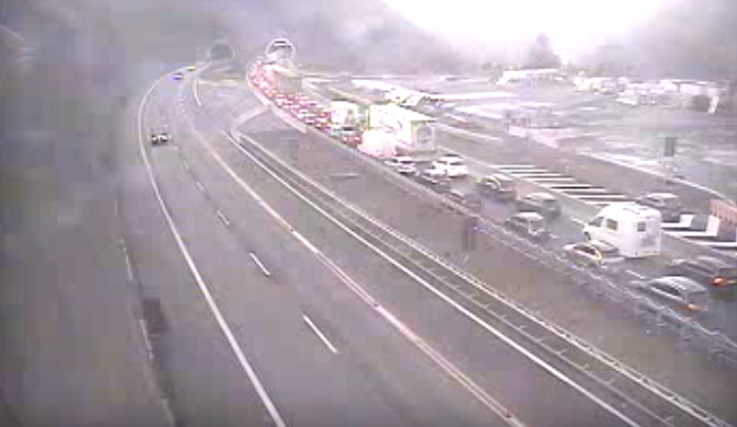 Rientri dalle vacanze e incidenti in serie: code in A10 e A26