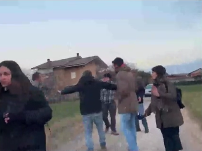 Omicidio Nada Cella, alta tensione a Boves davanti alla casa di Anna Lucia Cecere. Ecco cosa è successo