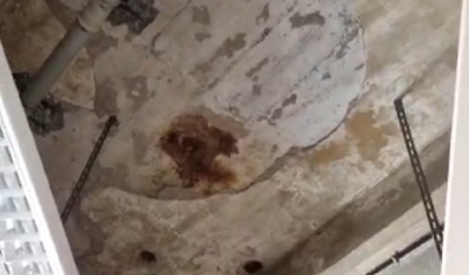 Genova, crolla pezzo di soffitto in una scuola a Sampierdarena