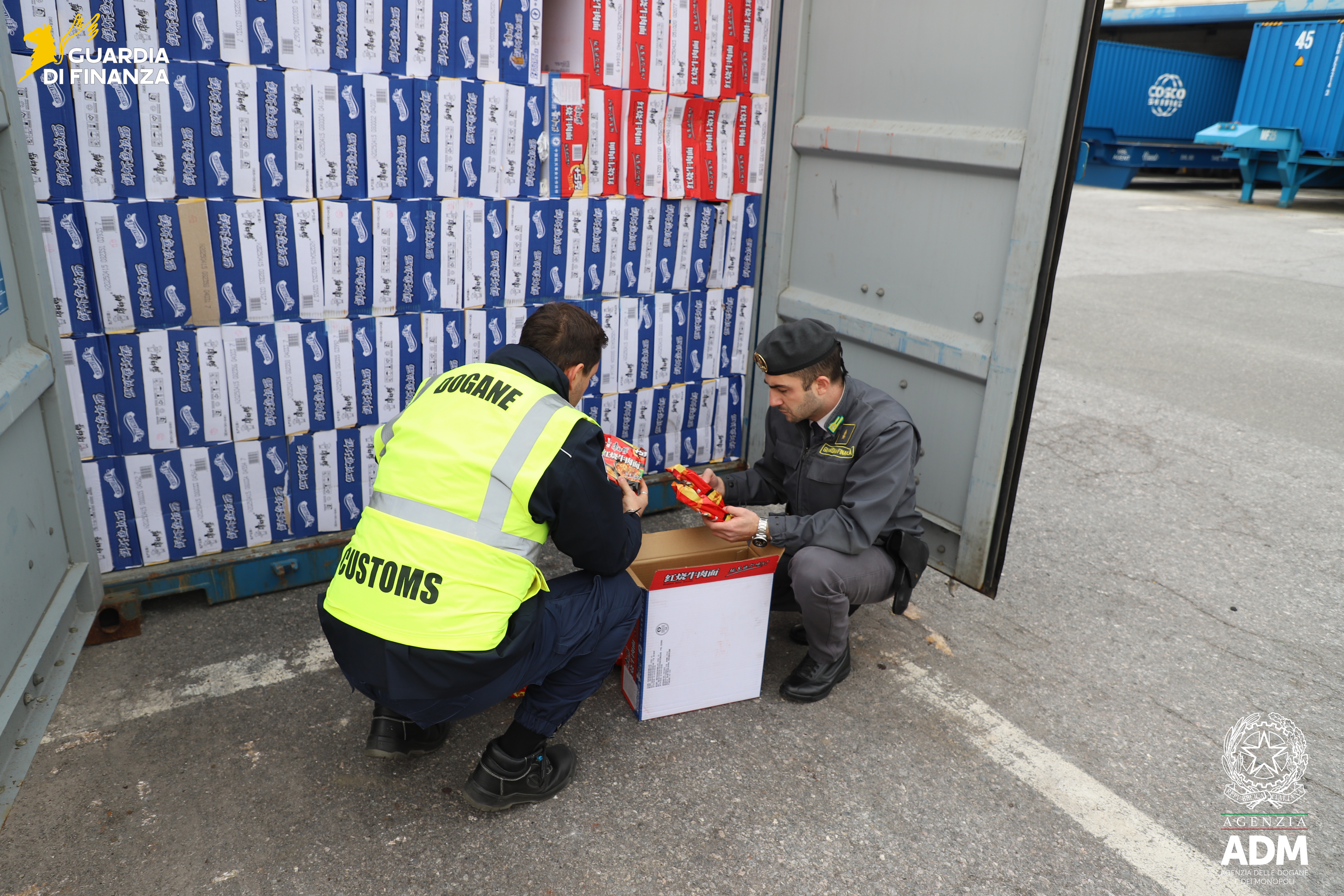 Sequestrate in porto a Genova 85mila confezioni di noodles istantanei, all'interno una proteina animale illegale