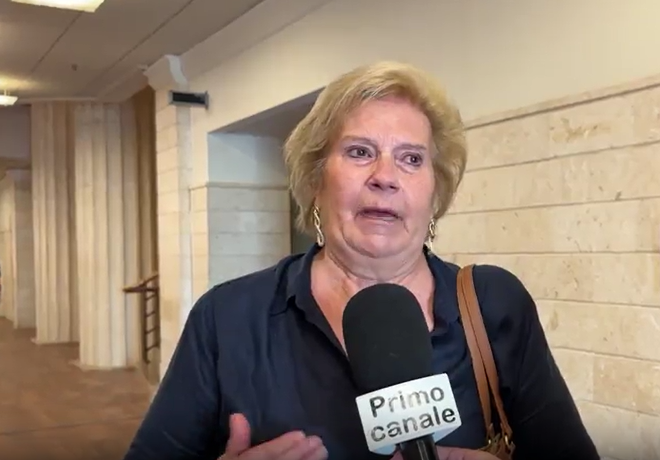 Ex Ilva, il pianto di una residente di Cornigliano: 