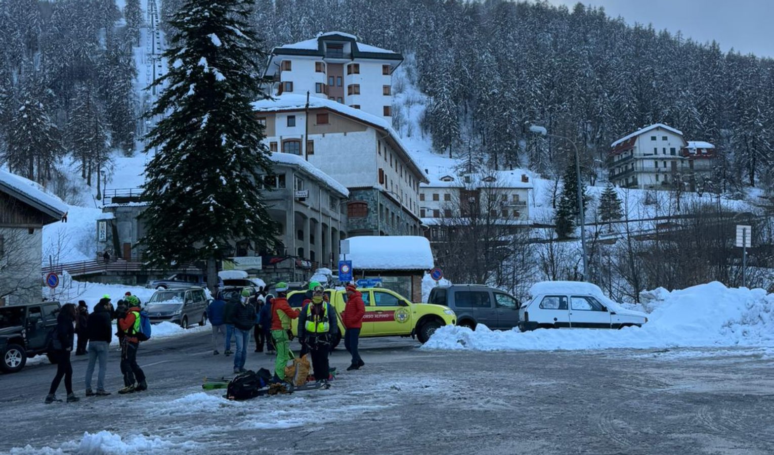 Valanga travolge escursionisti a Monesi: un morto