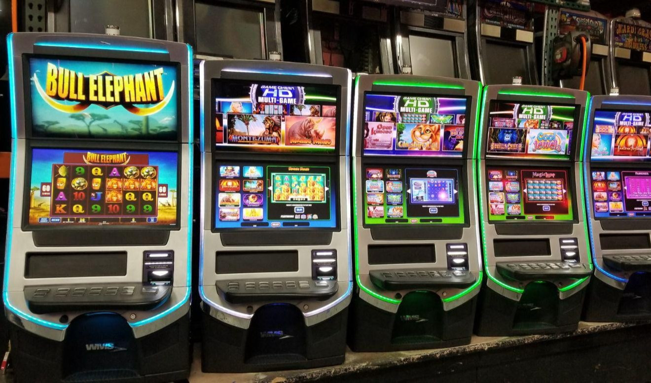 Sale giochi a Genova, in dodici anni si sono dimezzate ma è record di giocate