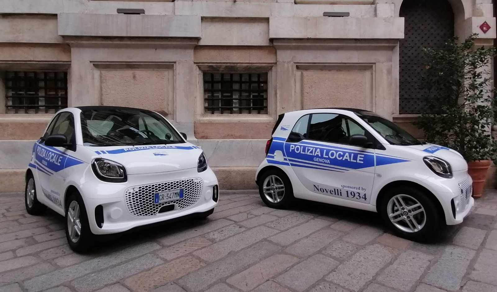 Genova, due nuove smart elettriche per la polizia locale