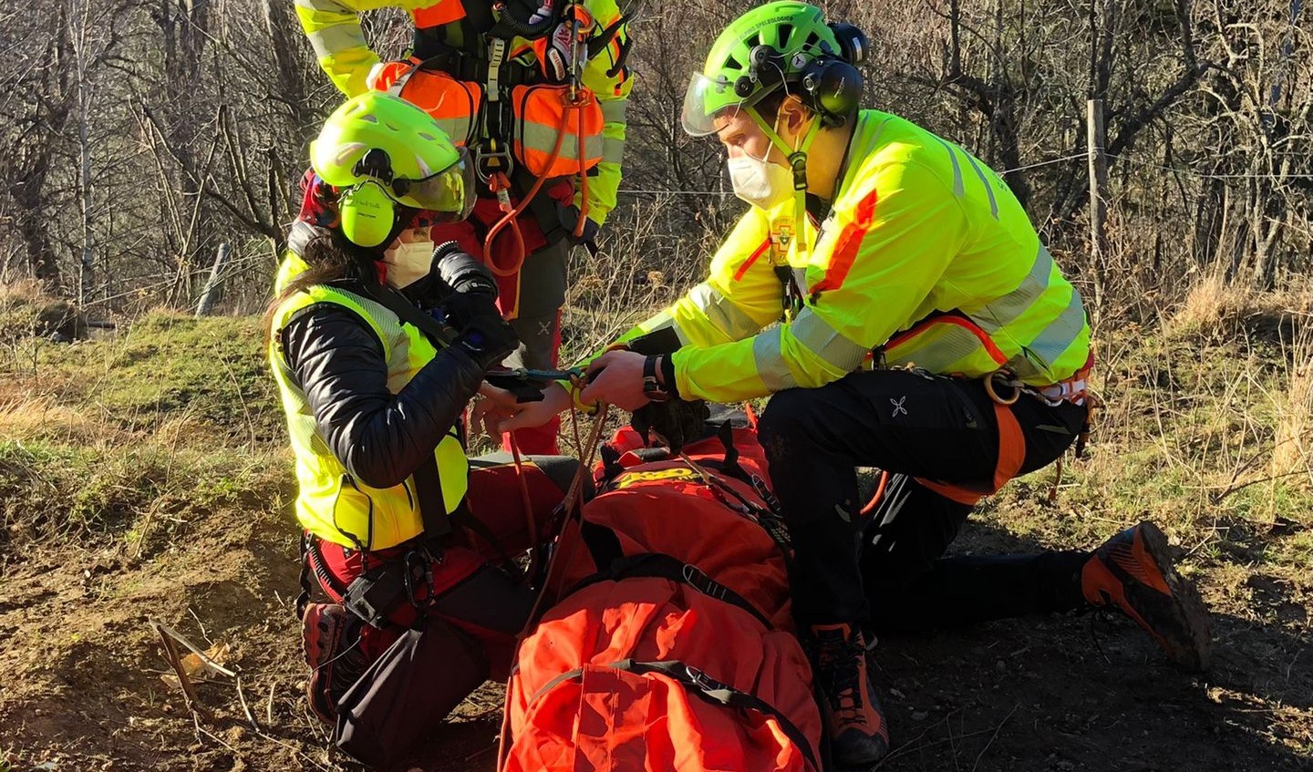 Donna per funghi nei boschi di Rondanina cade e si rompe una caviglia: soccorsa 