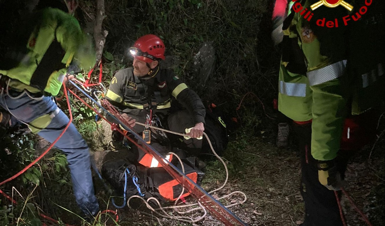 Cinque Terre, turista inciampa e vola in una scarpata